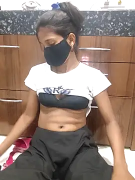 Hot Candy77 online show from May 14, 1:44 am
