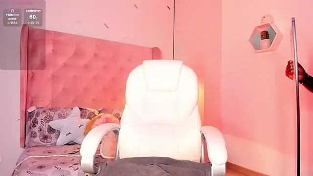 Scarlet Big boobs online show from June 21, 3:43 am