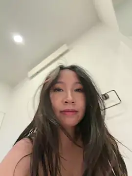 petiteTai online show from May 4, 3:21 am