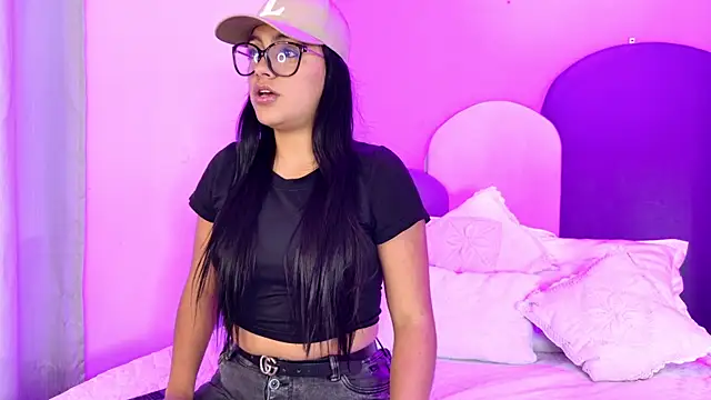 Hilaryportman149 online show from June 15, 10:54 pm