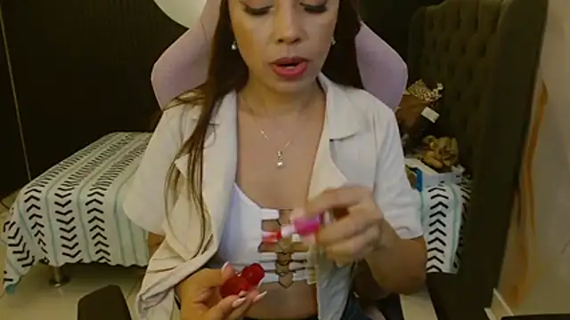 naomis 36 online show from June 29, 2:17 pm