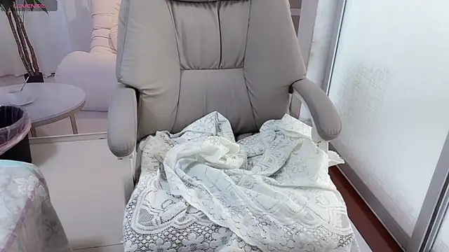 Naomi Z online show from May 28, 1:58 am