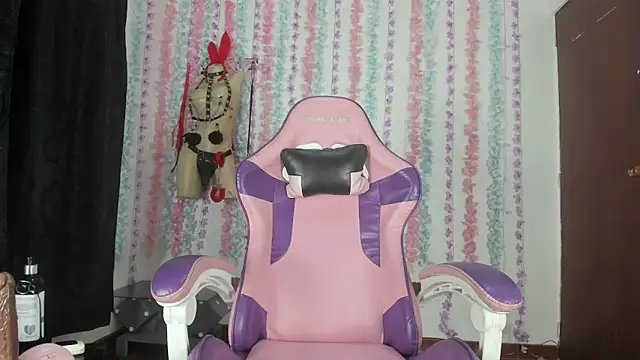 PaulinaThomson online show from May 23, 1:59 am