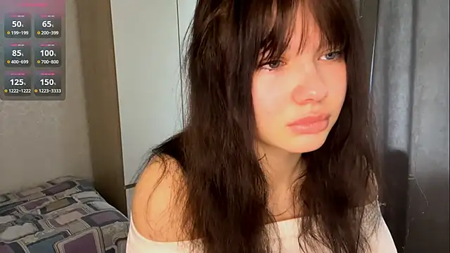 EmilyMercurial online show from June 17, 9:43 am