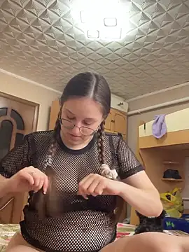 viksiss online show from May 17, 2:27 pm