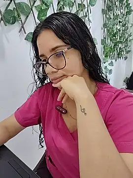alanahot94 online show from June 26, 7:15 pm