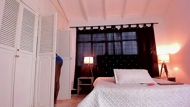 YasiryCoper online show from June 4, 2:10 pm