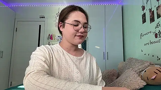 Janice Vasquez online show from May 11, 12:51 pm