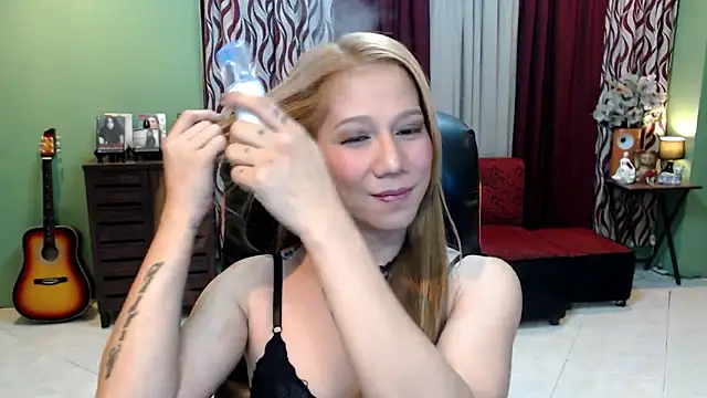 Snapshot of dreamgirlHILARY chatting on September 20, 4:38 pm dreamgirlHILARY online show from September 20, 4:38 pm