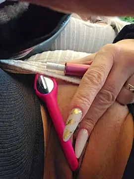 Snapshot of MILFBARBY chatting on October 26, 8:54 am MILFBARBY online show from October 26, 8:54 am