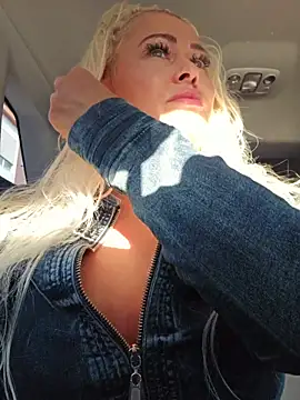 Snapshot of MILFBARBY chatting on October 8, 7:13 am MILFBARBY online show from October 8, 7:13 am