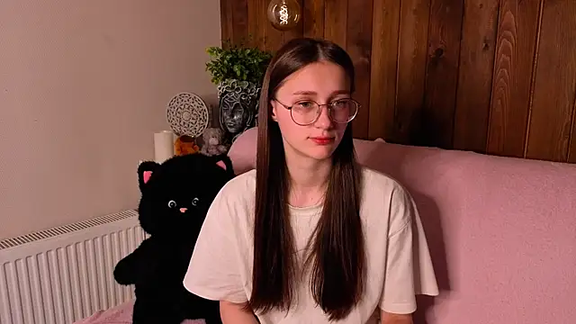 WinonaGue online show from May 29, 9:24 pm