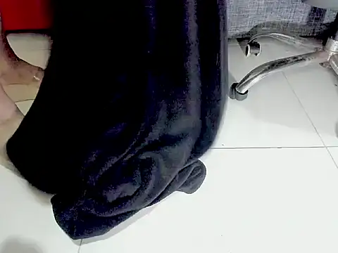 Snapshot of DirtyKhloy chatting on October 27, 9:31 pm DirtyKhloy online show from October 27, 9:31 pm