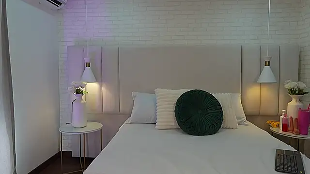 GabyJones  online show from June 19, 7:39 pm