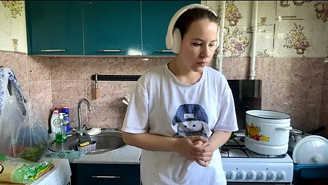KathyrnEdmison online show from May 15, 8:28 am