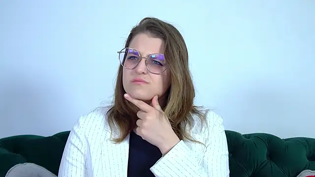 AlexaAvery online show from May 29, 6:33 am