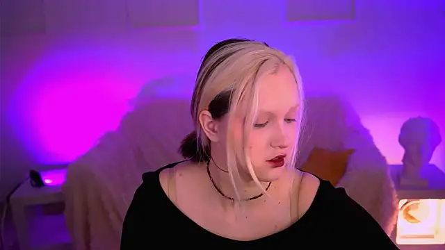 ViolettWoods online show from June 17, 6:26 am