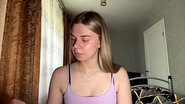 HoneysPiee online show from June 20, 10:19 am