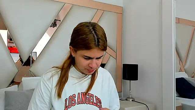 AliceCruzz online show from June 1, 12:07 pm
