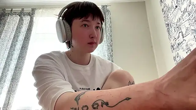 Kate Gelik online show from May 19, 9:27 am
