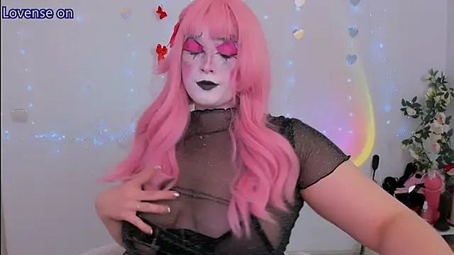 evilla brill  online show from May 28, 9:07 am
