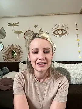Lilygreen1 online show from May 19, 9:16 am