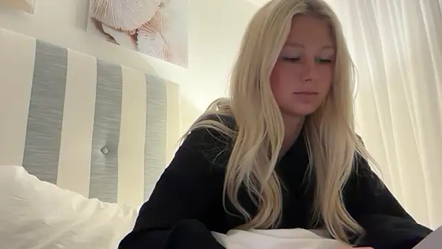 katievancee online show from May 30, 2:20 am