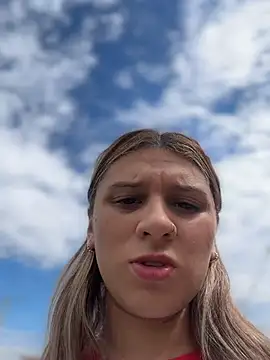 alison parkerrr26 online show from May 21, 7:23 pm