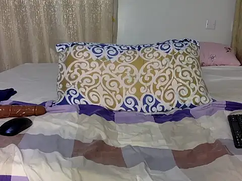 its lanisha7 online show from July 3, 3:23 am