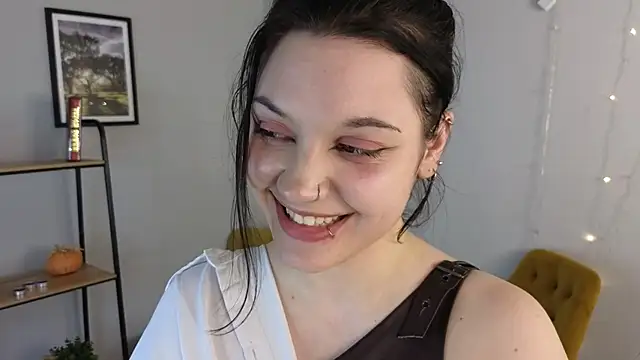 Veronica McKinney online show from May 31, 1:17 pm