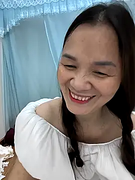 Lye lovely online show from July 10, 1:00 pm