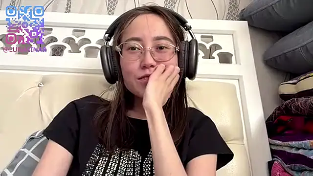 VickieTrudo online show from June 13, 5:05 am