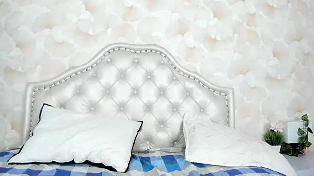 nikki belle online show from May 28, 8:07 pm