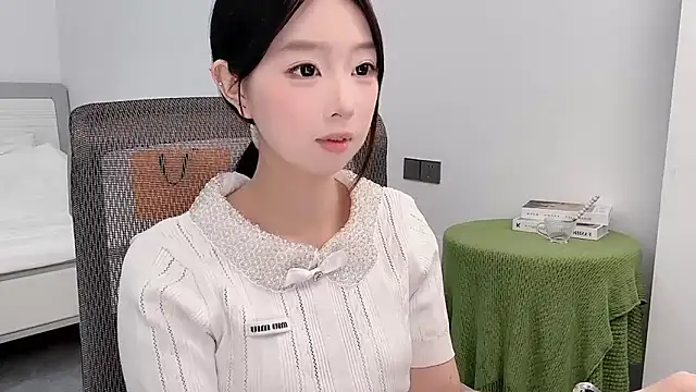 Yoyo33355 online show from May 30, 3:26 am