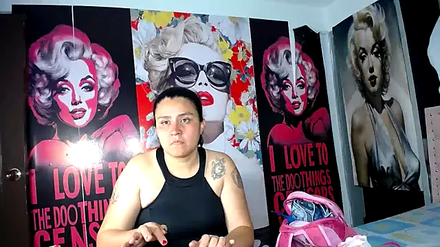 BaddieLuxe  online show from May 26, 10:36 am