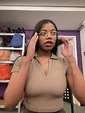 Ariana roxe  online show from June 11, 4:53 am