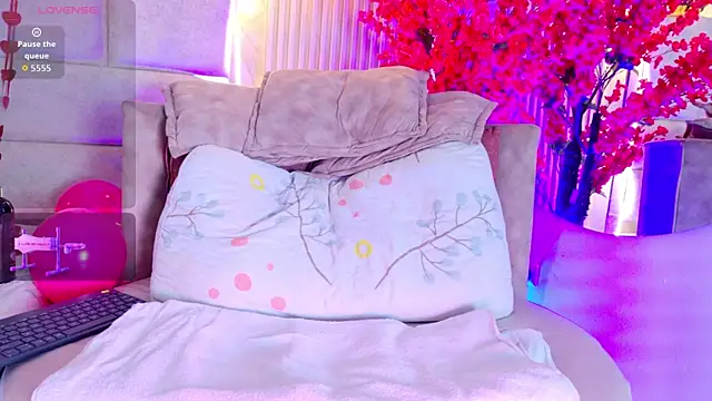 JuliiaSantos online show from June 30, 2:33 am