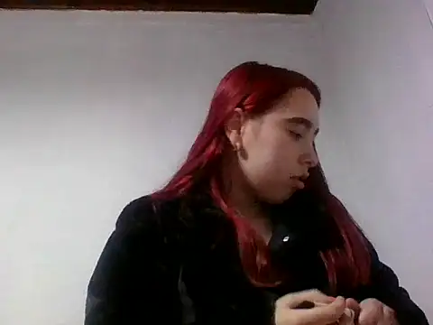 Annisofi000 online show from June 1, 1:18 am