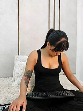 twdesiresary online show from May 28, 2:15 pm