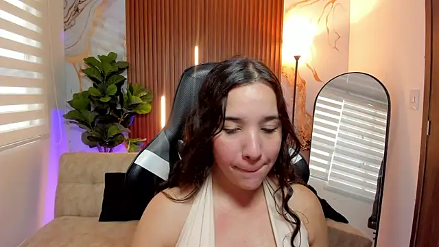 Ela Maxwell  online show from May 29, 2:59 pm