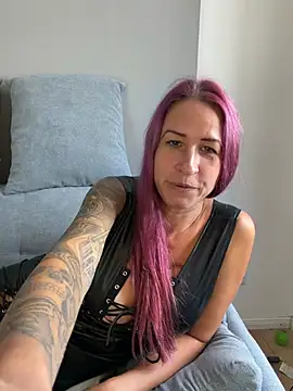 GermanMilfJasmin online show from July 9, 9:44 am