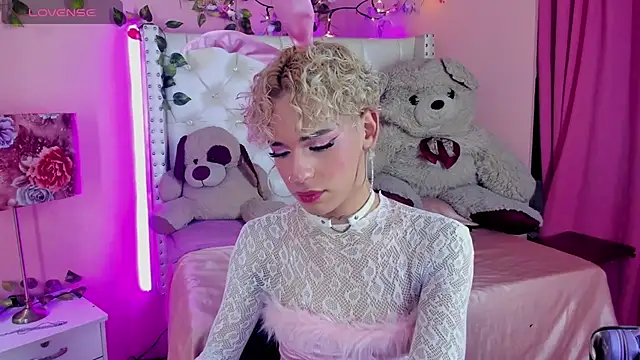valentinee xo online show from August 4, 6:19 am