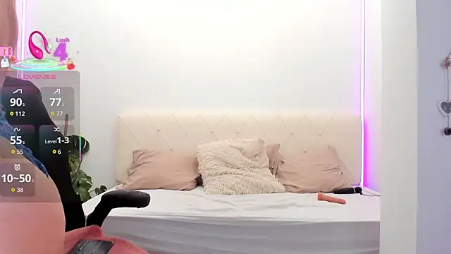 Snapshot of LindaWhite_ chatting on October 12, 4:09 pm LindaWhite  online show from October 12, 4:09 pm