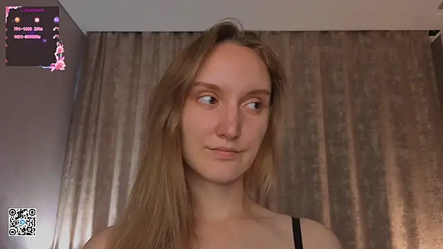 JenevaLitalien online show from July 14, 3:38 pm