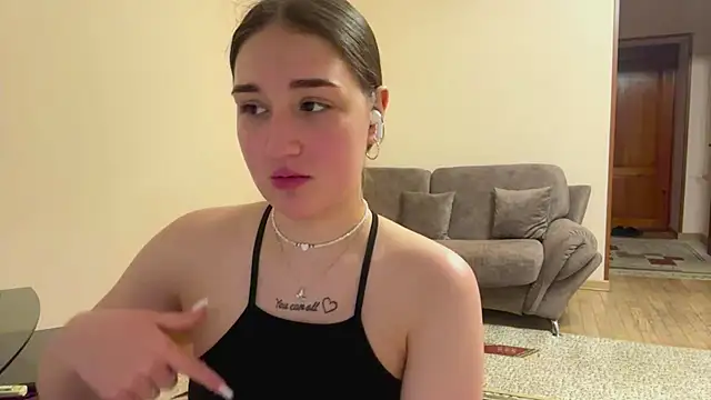 AnnaMaccoil online show from May 31, 3:40 pm