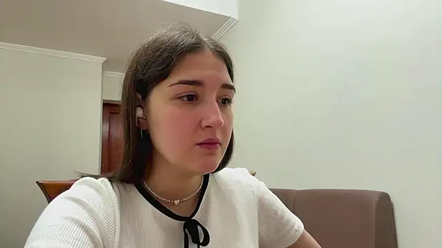 AnnaMaccoil online show from June 2, 4:08 pm