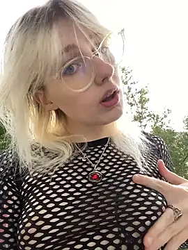 xp blondie online show from June 22, 11:40 am