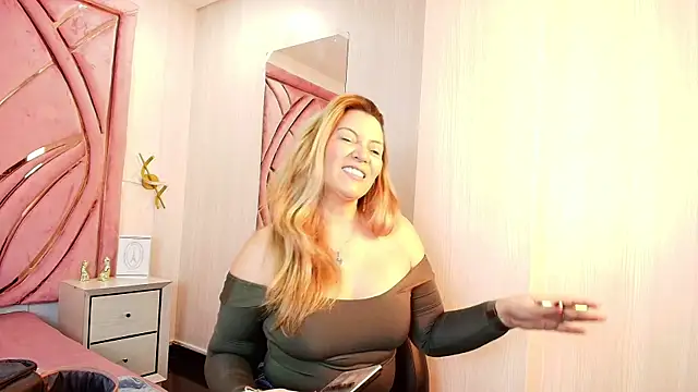 pamelaQenn2 online show from July 1, 7:02 pm