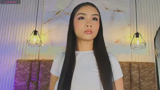 KENNIA SWEETIEE online show from June 30, 10:15 am