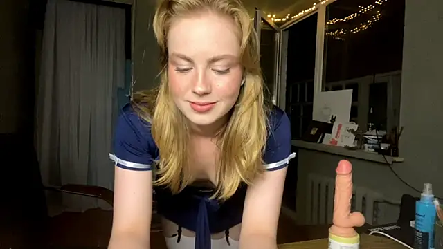 LollyAngel online show from July 18, 7:05 pm